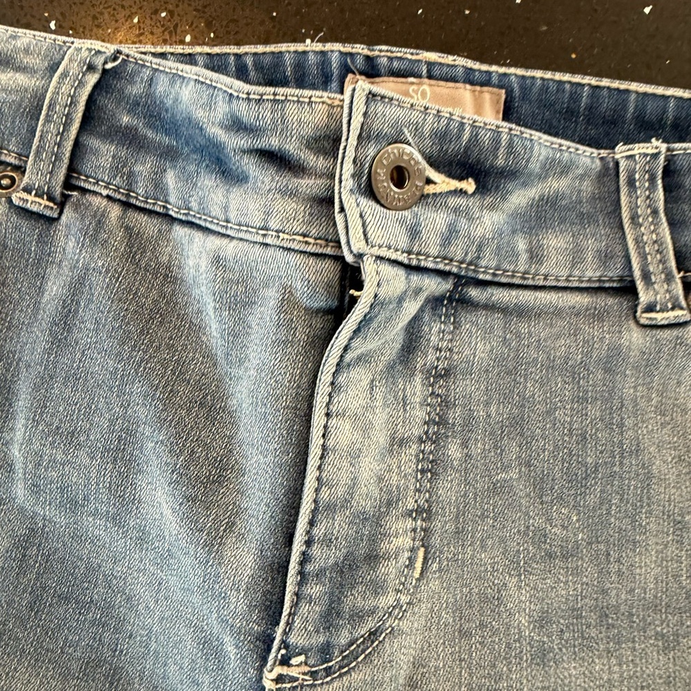 So Slimming Chico’s Blue Jeans Size 0 - Picture 6 of 8